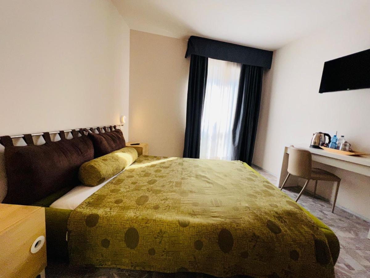 Hotel Garni Santa Caterina Орта Сан Джулио Екстериор снимка