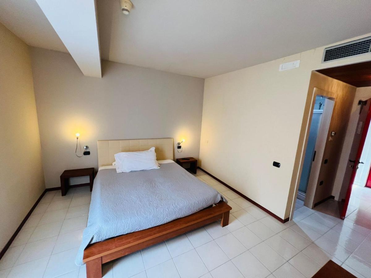 Hotel Garni Santa Caterina Орта Сан Джулио Екстериор снимка